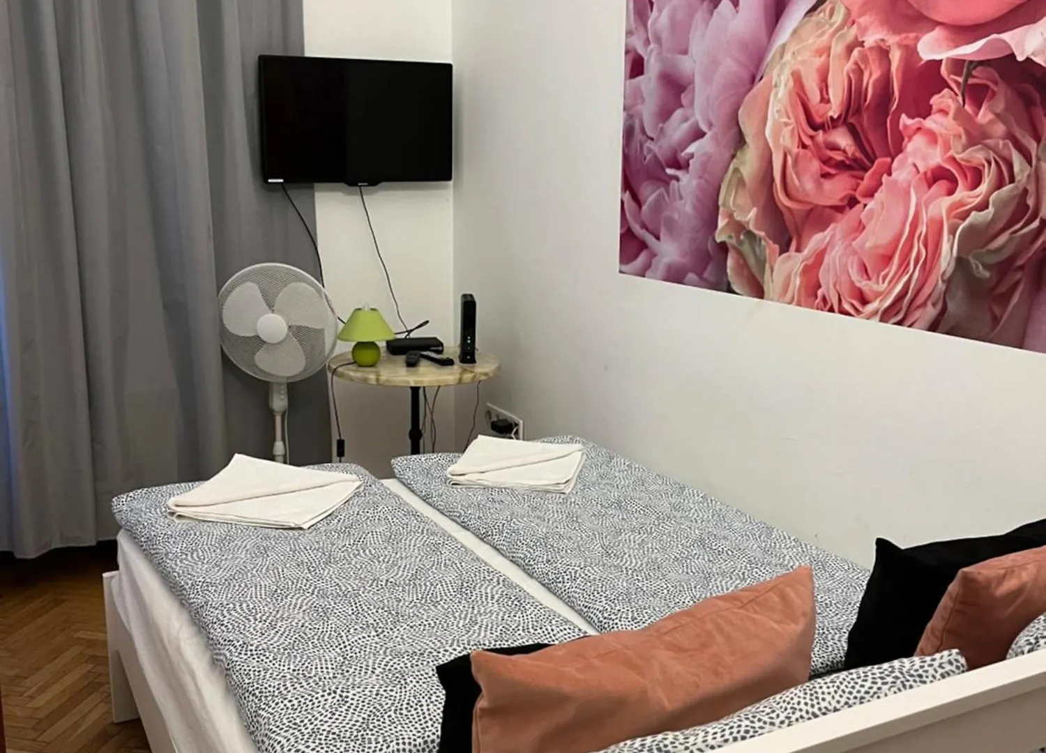 Millionrosesvintage Apartmanhotel Vaci Street Free Airconditioner And Coffee Budapest