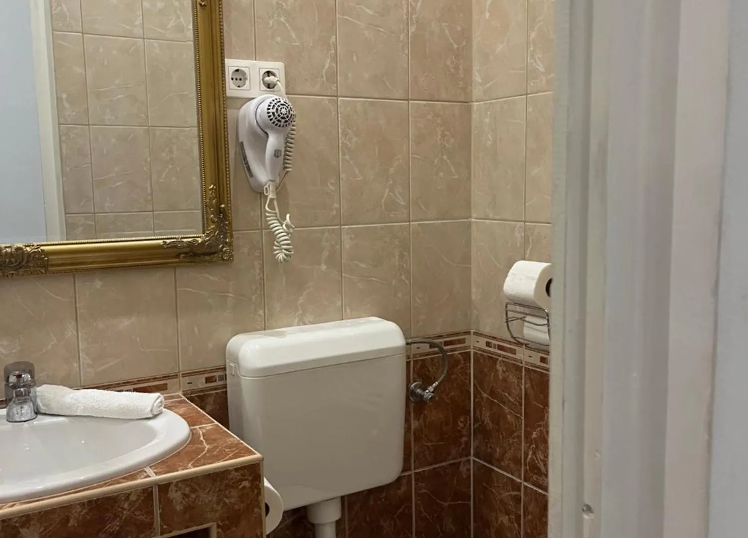 Millionrosesvintage Apartmanhotel Vaci Street Free Airconditioner And Coffee Budapest Apartman