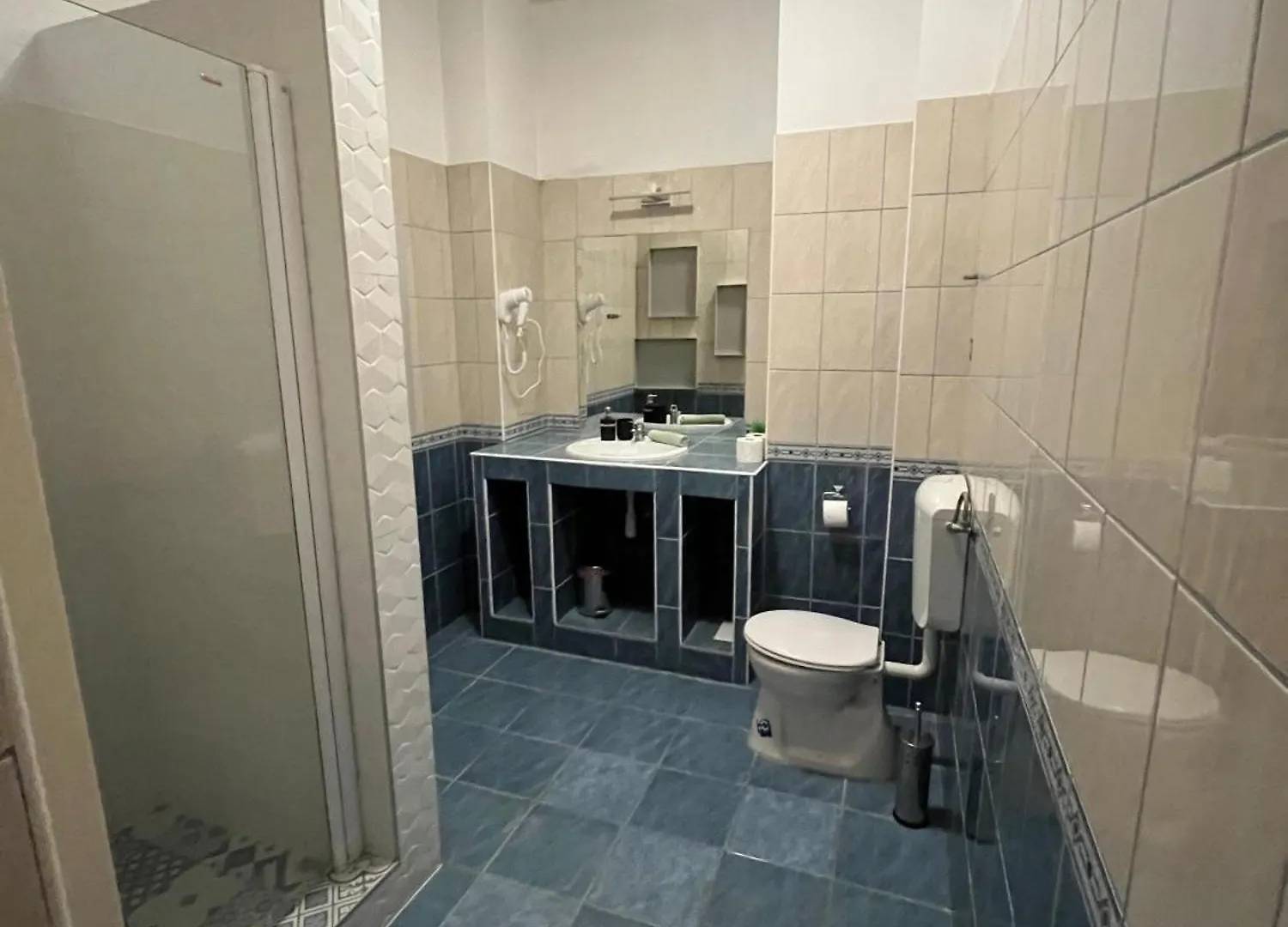 Millionrosesvintage Apartmanhotel Vaci Street Free Airconditioner And Coffee Budapest Magyarország